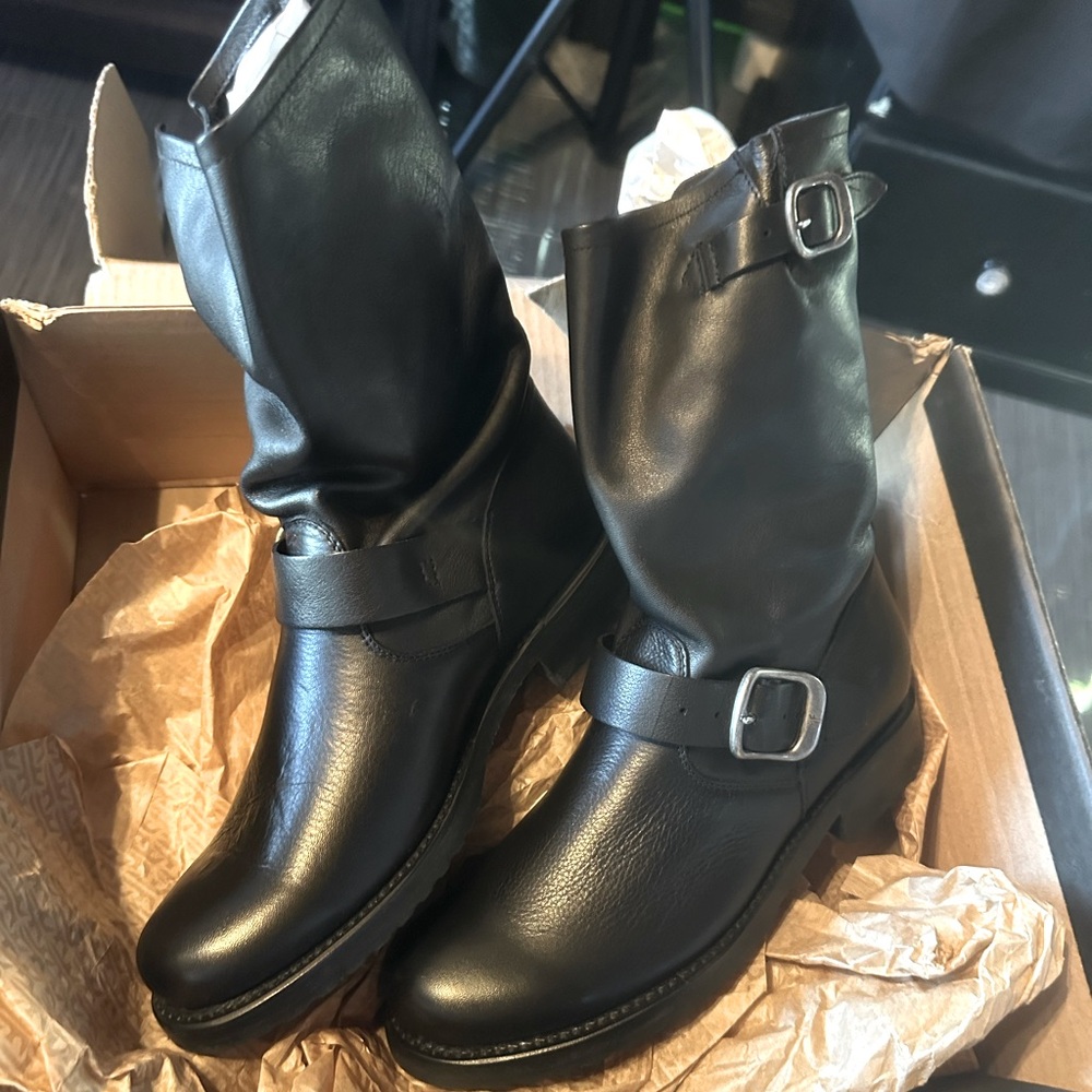Frye Short Black Boots Size 7.5 “Veronica Short”